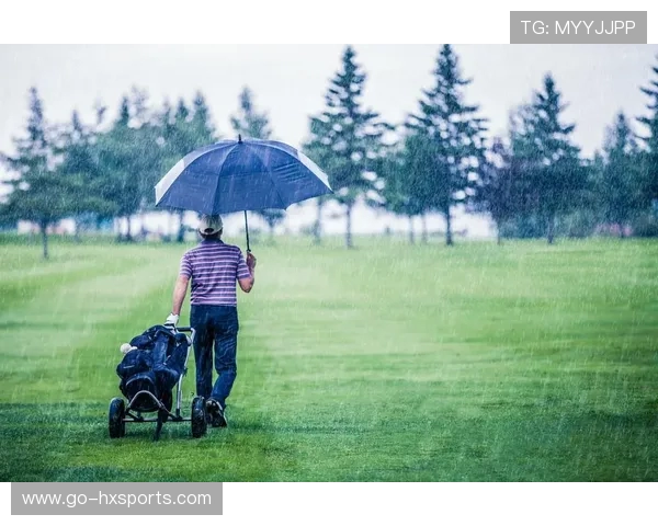 雨天高尔夫的挑战与乐趣 如何在湿滑的球场上保持稳定表现 雨天高尔夫的挑战与乐趣 如何在湿滑的球场上保持稳定表现